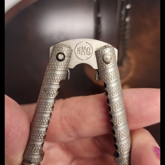 BEAUTIFUL Vintage wooden bowl on pedestal with HMQ nutcracker and utensils - Picture 6 of 7